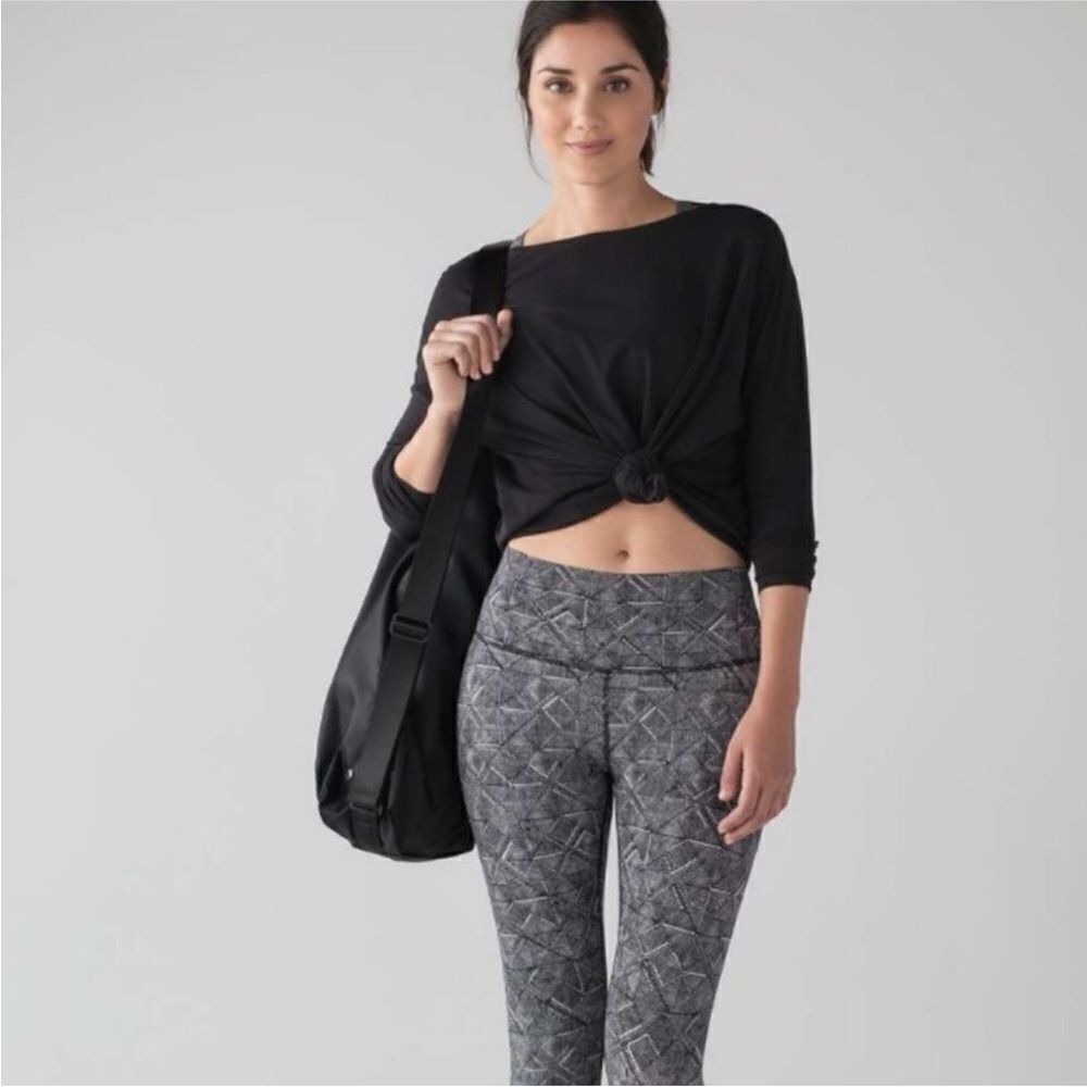 Lululemon black back in action long sleeve shirt top 2